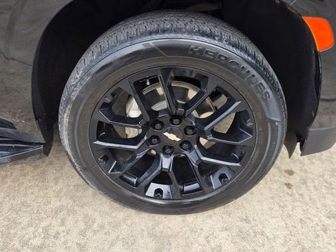 Used 2023 Chevrolet Suburban LT image 13