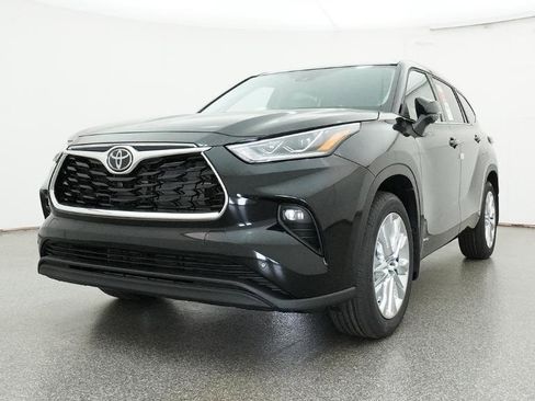 New 2026 Toyota Highlander Limited AWD/4WD image 15
