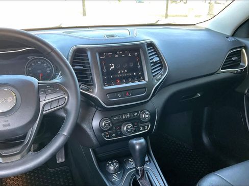 Used 2019 Jeep Cherokee Trailhawk image 7
