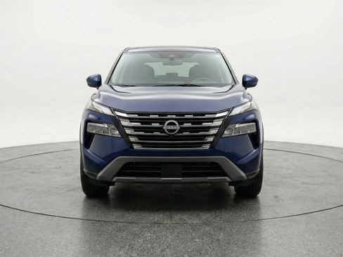 Used 2025 Nissan Rogue SV image 2