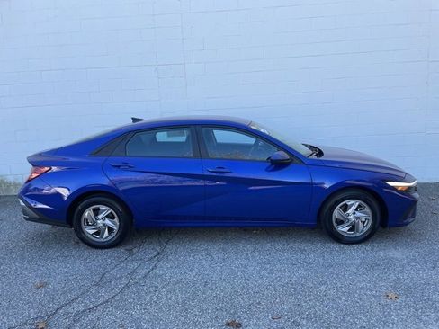 Used 2025 Hyundai Elantra SE image 4