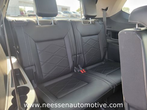 Used 2024 Volkswagen Atlas SE image 12