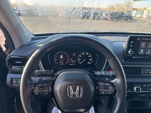 Used 2025 Honda Pilot Touring image 11