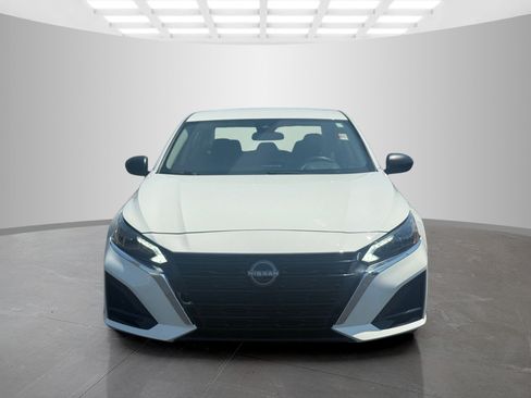Used 2025 Nissan Altima 2.5 SV FWD image 8