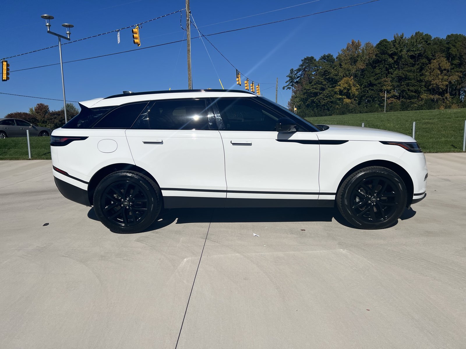 Used 2024 Land Rover Range Rover Velar S AWD/4WD image 9