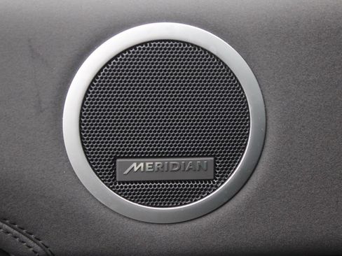 Certified 2025 Land Rover Discovery S image 14