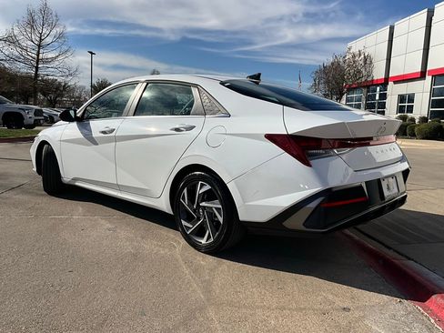 Used 2025 Hyundai Elantra Limited image 8