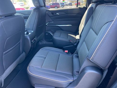 New 2026 Chevrolet Traverse High Country image 11