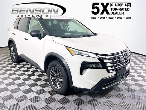 Used 2024 Nissan Rogue S image 1