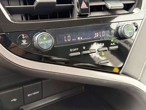 Used 2024 Toyota Camry SE FWD image 17