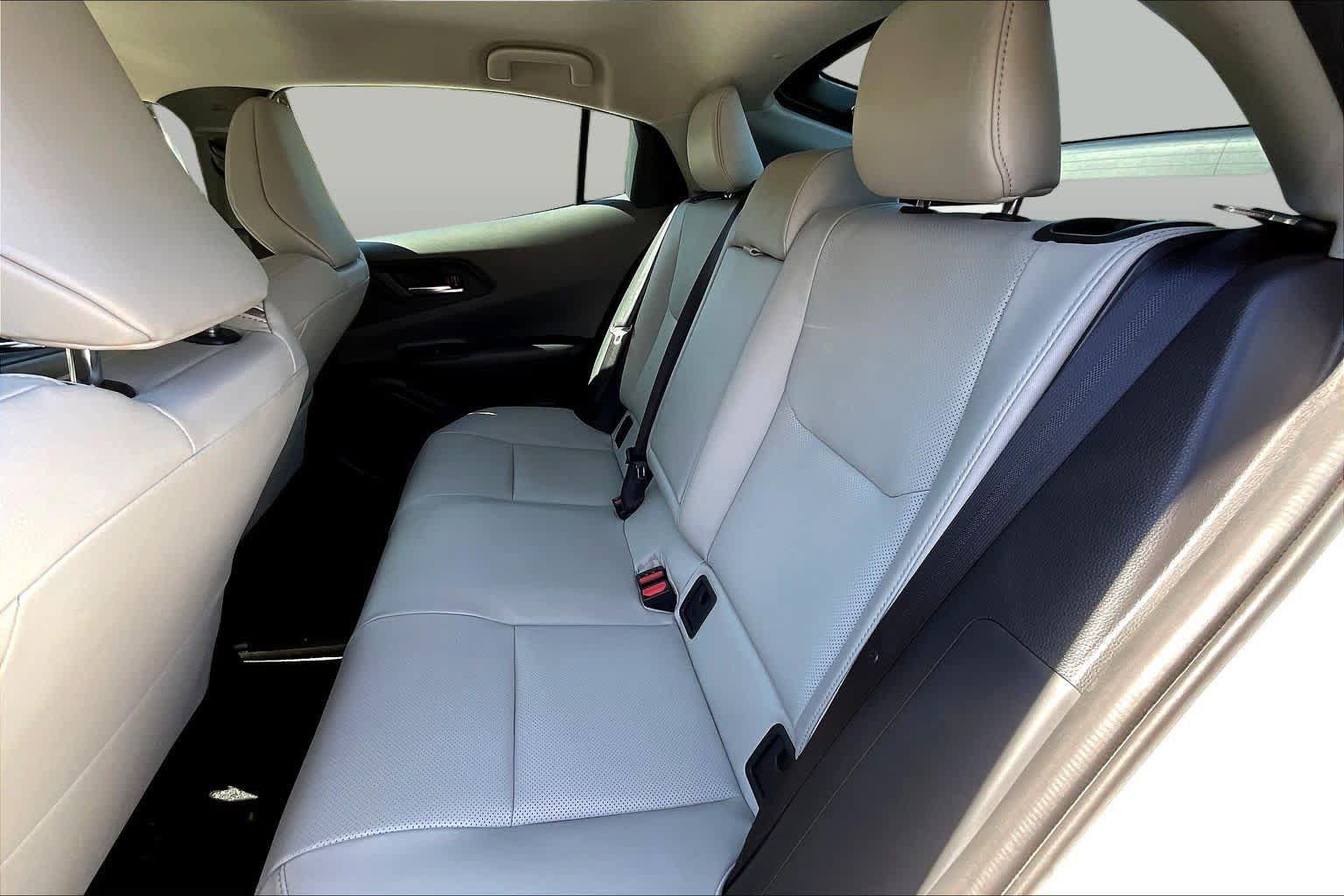 Used 2025 Toyota Prius XLE FWD image 19