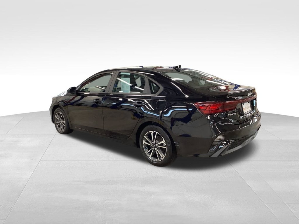 Used 2023 Kia Forte LXS FWD image 3
