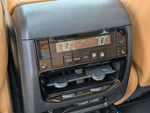 Used 2023 Jeep Grand Cherokee L Summit w/ Luxury Tech Group V AWD/4WD image 30