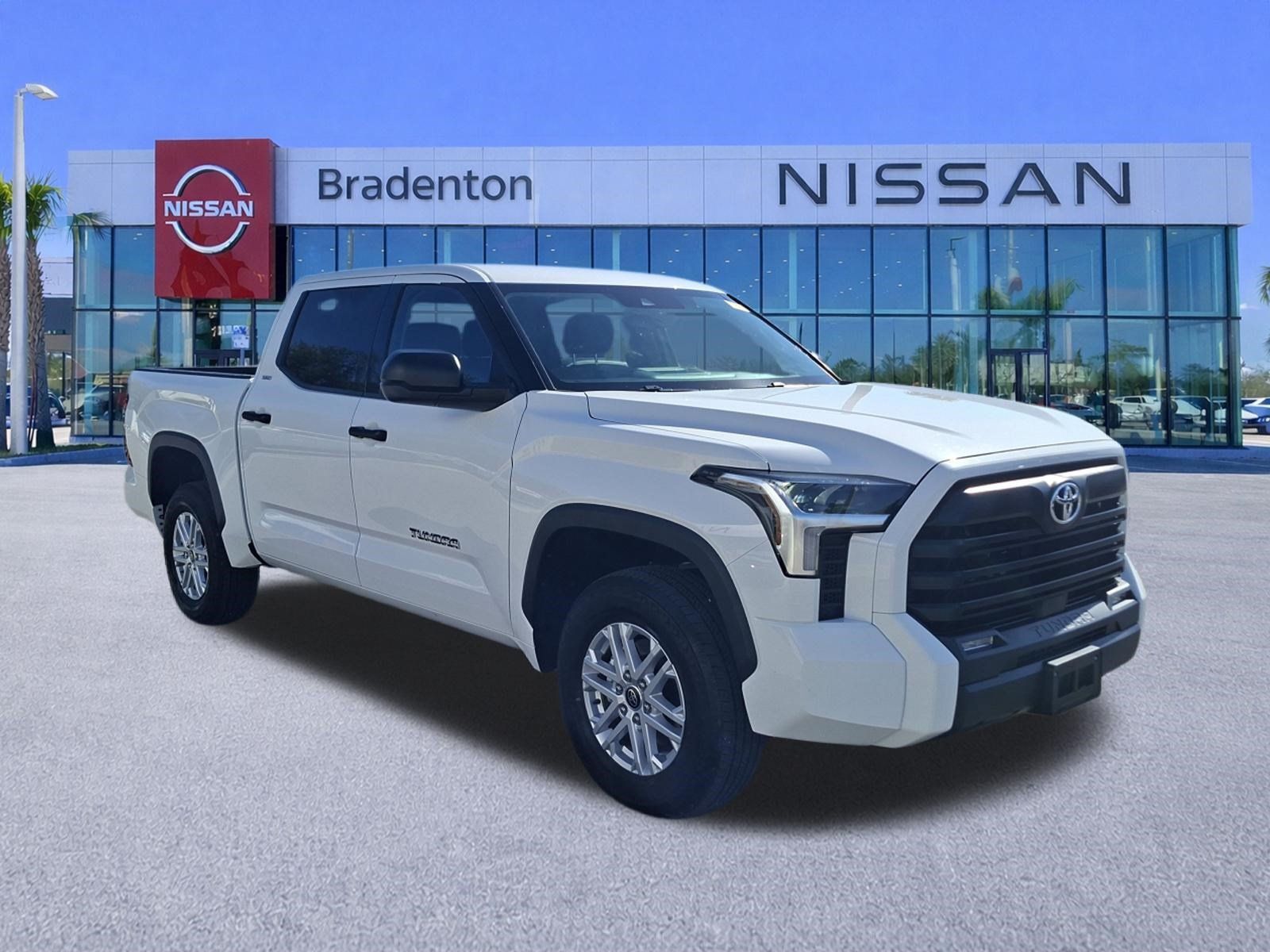 Used 2022 Toyota Tundra SR5 AWD/4WD image 3