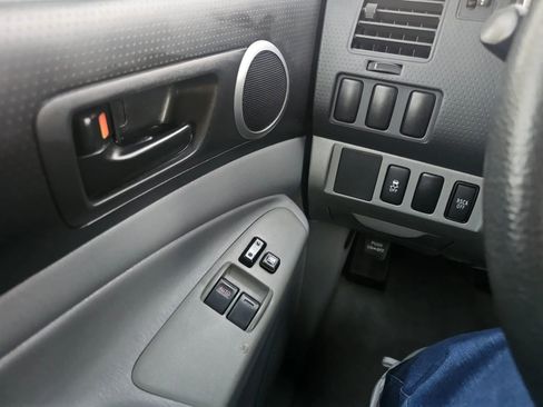 Used 2010 Toyota Tacoma PreRunner image 29