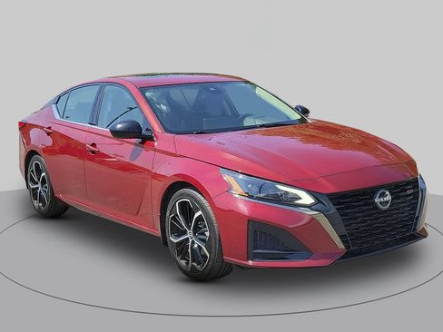 Used 2023 Nissan Altima 2.5 SR w/ SR Premium Package FWD image 1