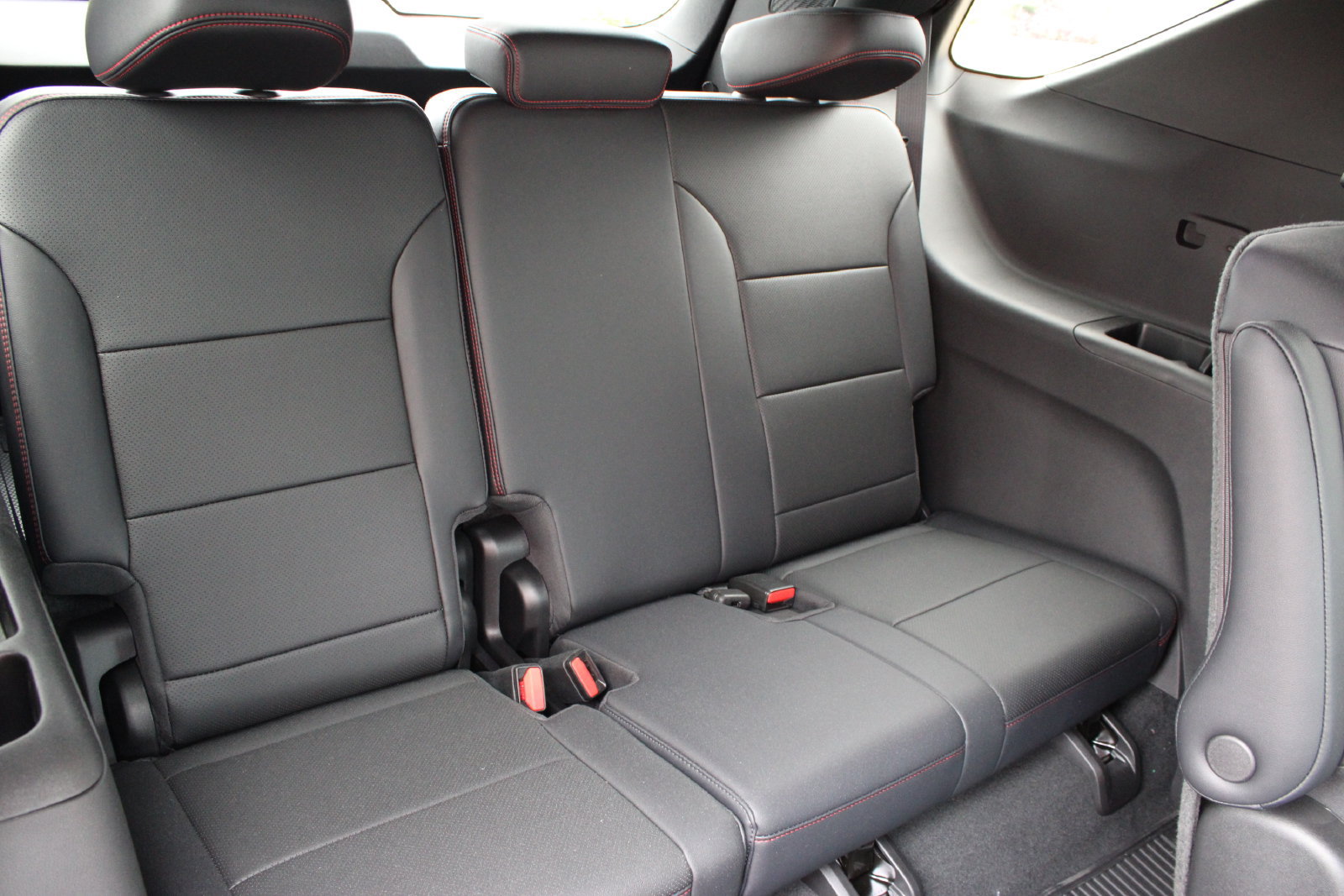 New 2026 Chevrolet Traverse RS w/ LPO, Floor Liner Package FWD image 26