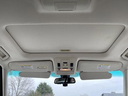 Used 2012 Land Rover Range Rover HSE LUX image 19