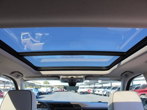 Used 2021 GMC Yukon Denali w/ Advanced Technology Package image 24