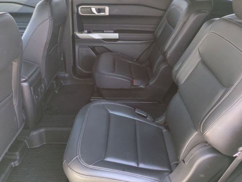 Used 2023 Ford Explorer XLT w/ Equipment Group 202A AWD/4WD image 19