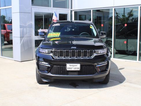 Certified 2023 Jeep Grand Cherokee Limited AWD/4WD image 2