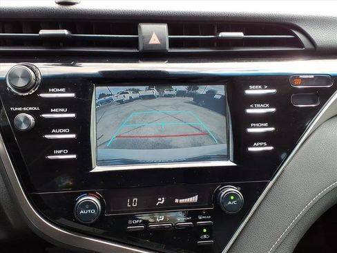 Used 2018 Toyota Camry SE image 22