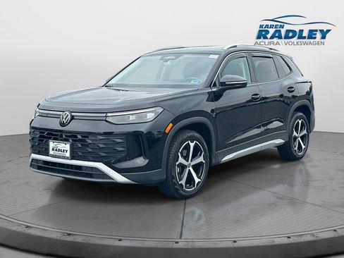 Used 2025 Volkswagen Tiguan SE FWD image 5