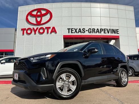 Used 2025 Toyota RAV4 XLE image 2