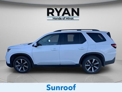 Used 2023 Honda Pilot Touring image 5