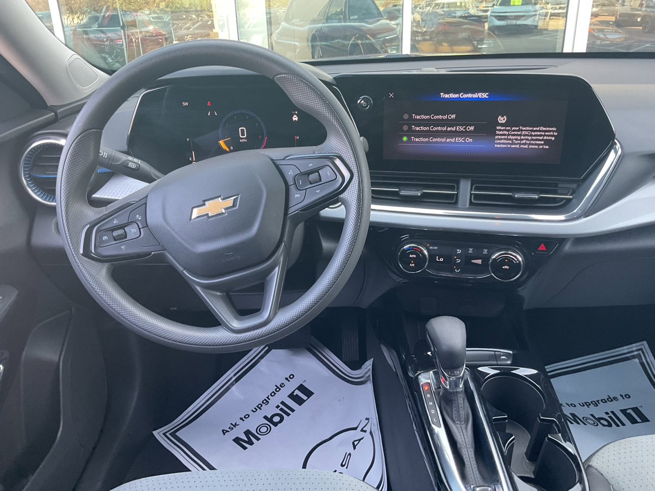 Used 2025 Chevrolet Trax LT w/ LT Convenience Package FWD image 12
