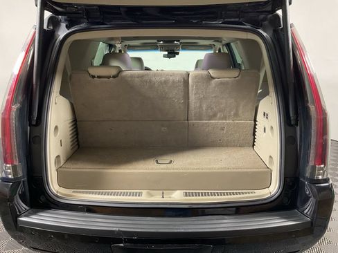 Used 2019 Cadillac Escalade Luxury AWD/4WD image 19