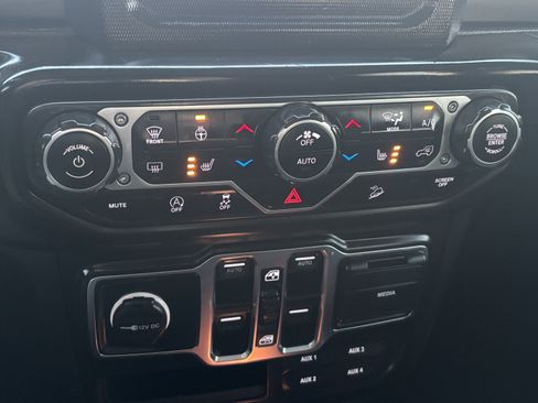 Used 2019 Jeep Wrangler Unlimited Sport S AWD/4WD image 16