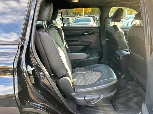 Used 2021 Toyota Highlander XSE image 19