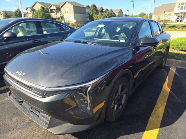 Used 2025 Kia K4 FWD image 3