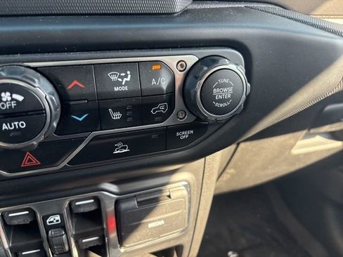 Used 2022 Jeep Gladiator Willys image 29