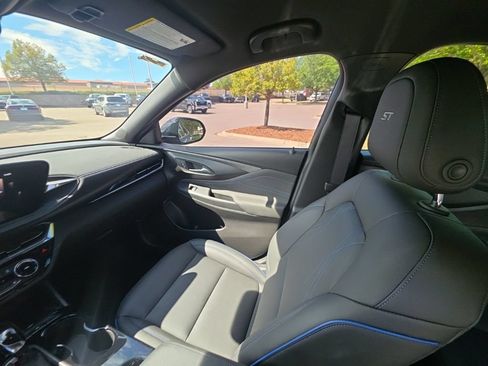 Used 2024 Buick Envista Sport Touring w/ Convenience I Package FWD image 22