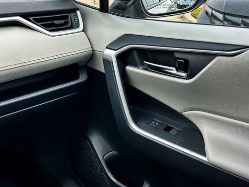 Used 2020 Toyota RAV4 XLE image 25