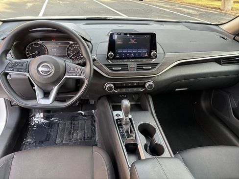 Used 2025 Nissan Altima 2.5 SV image 28