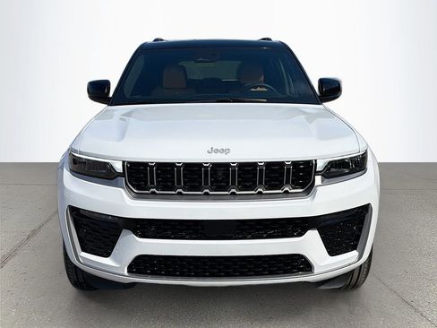 New 2026 Jeep Grand Cherokee Summit image 10