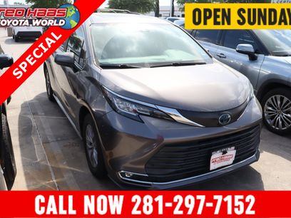 Used 2022 Toyota Sienna XLE