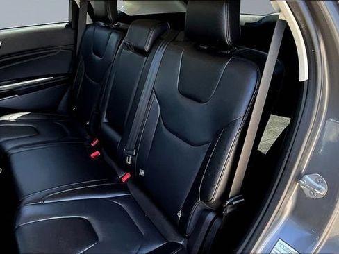 Used 2022 Ford Edge Titanium AWD/4WD image 22