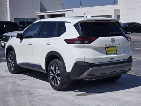 Used 2023 Nissan Rogue SV image 5