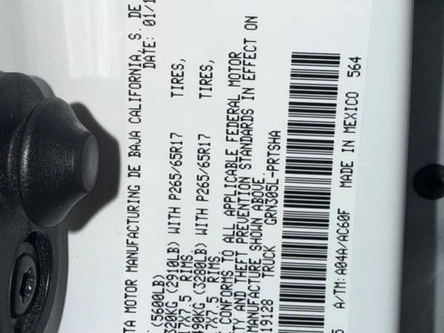 Used 2016 Toyota Tacoma TRD Sport image 26