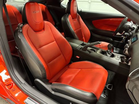 Used 2010 Chevrolet Camaro SS w/ Interior Accent Trim Package image 15