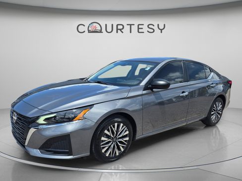 Certified 2025 Nissan Altima 2.5 SV FWD image 1