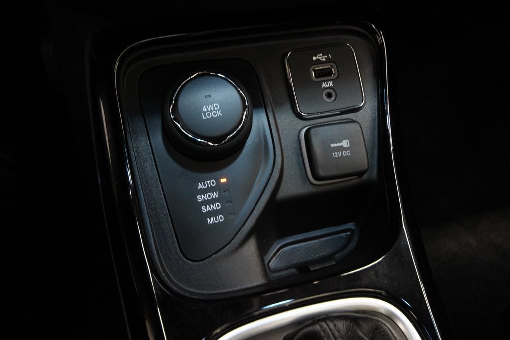 Used 2020 Jeep Compass Latitude AWD/4WD image 21