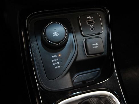 Used 2020 Jeep Compass Latitude AWD/4WD image 21