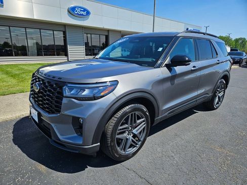 Used 2025 Ford Explorer ST-Line w/ ST-Line Street Pack AWD/4WD image 2