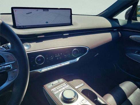 Used 2022 Genesis GV70 2.5T w/ Advanced Package image 30