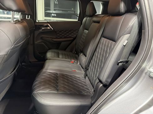 Used 2024 Mitsubishi Outlander SEL image 9